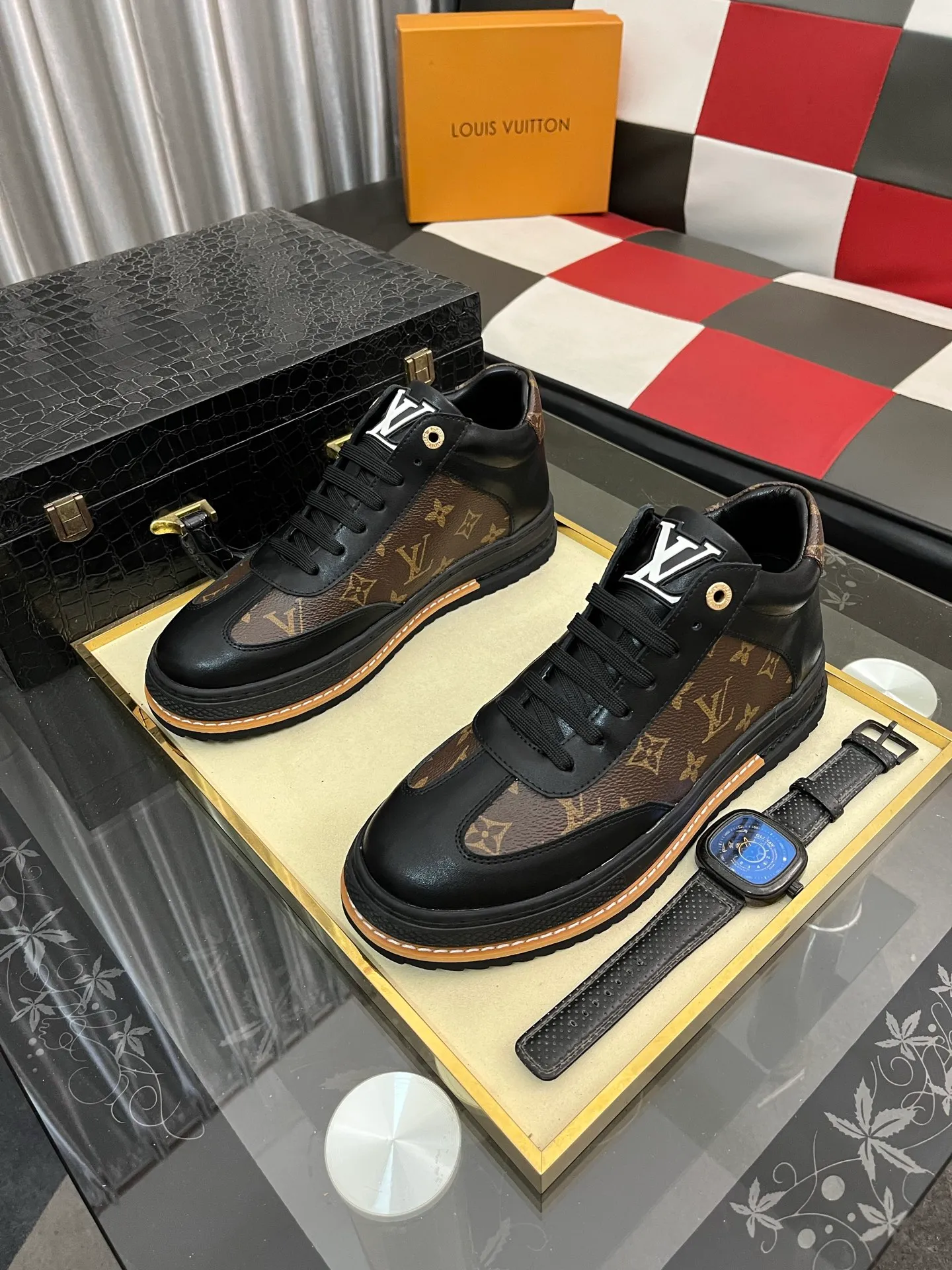 Men's shoes💰: 420⌚️⌚️"LOUI* VUITTO*" popular men's casual shoes, genuine Italian development💯purchase level quality✔️The upper is made of first-layer cowhide, comfortable and soft sheepskin foot pads⚡️Fashionable and versatile. The toe last shape is firm and full, and the soles are made from LV original molds and can be moved in and out of the counter at will. Light and comfortable on the foot~purely handmade, details determine quality! Size:38-442️⃣Colors available